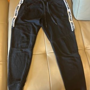 Used does not fit me cleaning out my closet